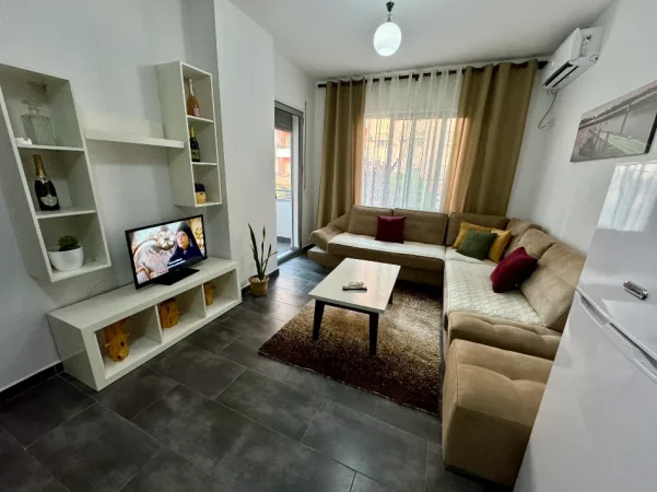 Astir Tirane, jap me qera apartament 2+1+Ballkon,kati par banim te kompleksi Arlis tek fabrika miell Tirana shume prane rruges kryesore(vete pronari)