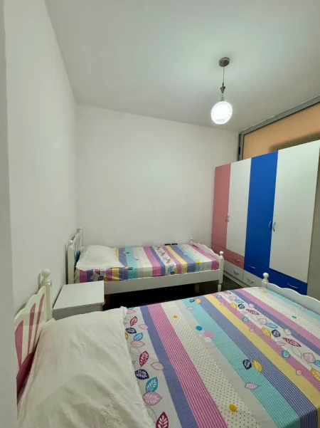 Astir Tirane, jap me qera apartament 2+1+Ballkon,kati par banim te kompleksi Arlis tek fabrika miell Tirana shume prane rruges kryesore(vete pronari)