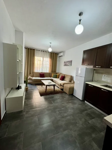 Astir Tirane, jap me qera apartament 2+1+Ballkon,kati par banim te kompleksi Arlis tek fabrika miell Tirana shume prane rruges kryesore(vete pronari)