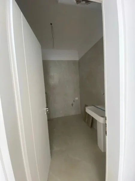 Tirane, jap me qera zyre Kati 3, 140 m² 1.400 € (Komuna e Parisit – pranë Kompleksit KIKA 2)