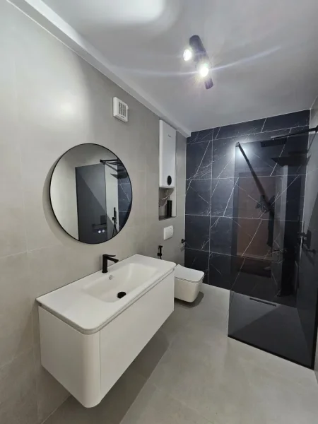 Tirane, jepet me qera apartament duplex 2+1+Ballkon Kati 4, 900 € 