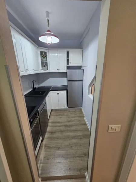 Tirane, jepet me qera apartament duplex 2+1+Ballkon Kati 4, 900 € 
