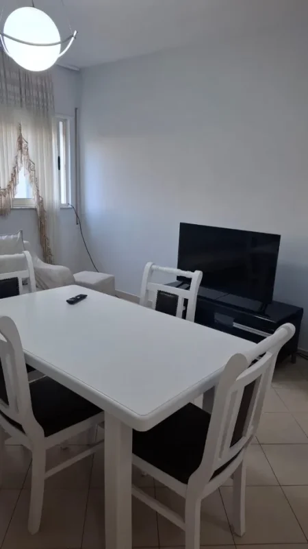 Tirane, jepet me qera apartament 1+1 Kati 5, 70 m² 500 € 