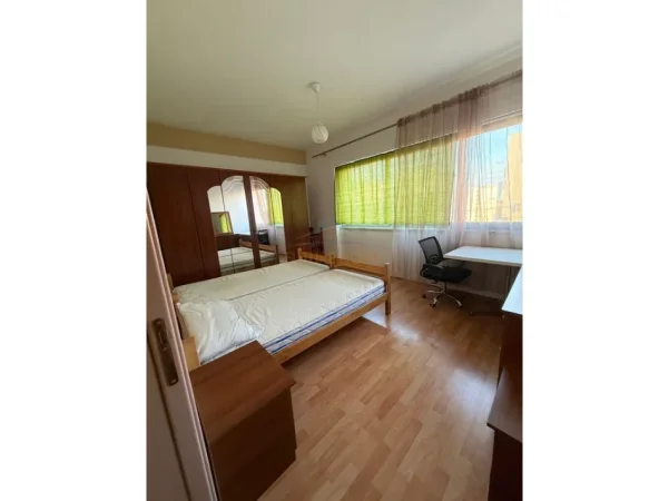 Tirane, jepet me qera apartament 2+1+Ballkon Kati 5, 109 m² 550 € (Rruga 5 Maji)