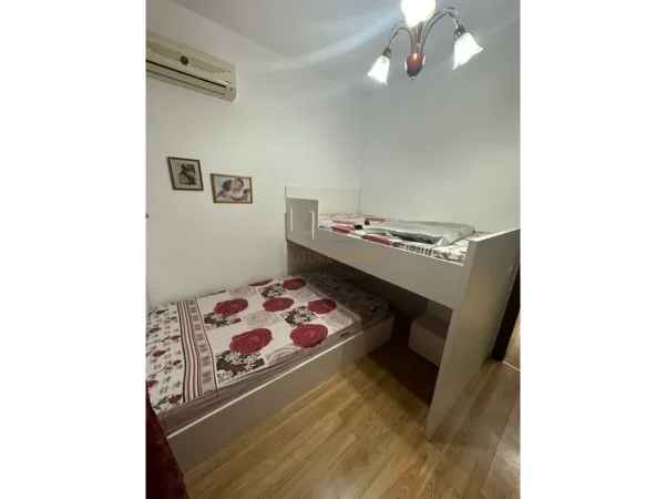 Tirane, jepet me qera apartament 2+1+Ballkon Kati 2, 72 m² 700 € (Qender)