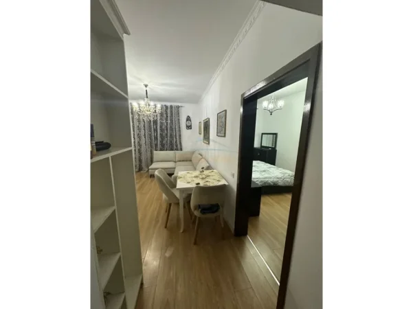 Tirane, jepet me qera apartament 2+1+Ballkon Kati 2, 72 m² 700 € (Qender)