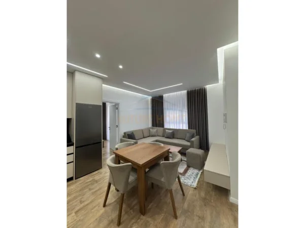 Tirane, jepet me qera apartament 2+1+Ballkon Kati 4, 73 m² 500 € (Paskuqan)
