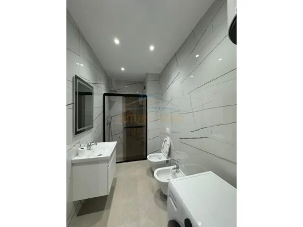 Tirane, jepet me qera apartament 1+1+Ballkon Kati 3, 63 m² 400 € (Paskuqan)