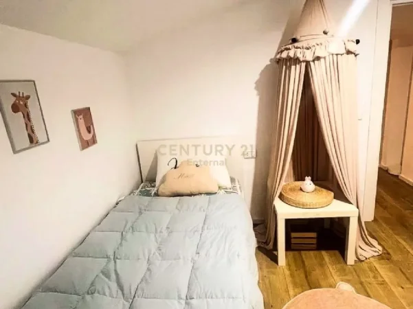 Tirane, jepet me qera apartament 2+1+Ballkon Kati 6, 150 m² 1.200 € (Kodra e diellit)