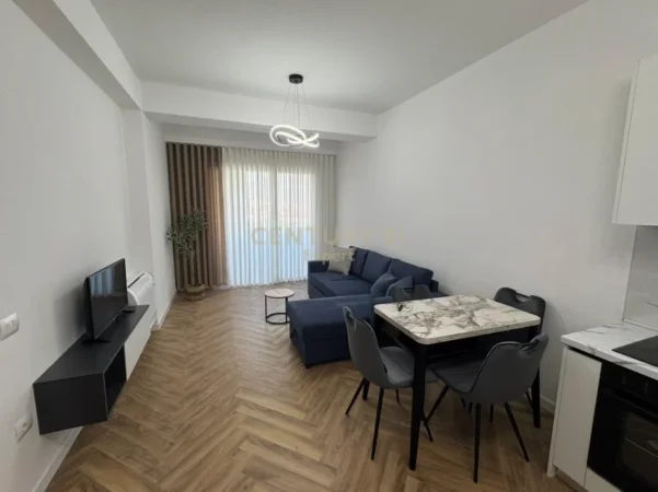 Tirane, jepet me qera apartament 1+1 Kati 4, 65 m² 600 € (Selite)