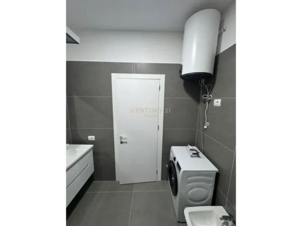 Tirane, jepet me qera apartament 1+1 Kati 4, 65 m² 600 € (Selite)