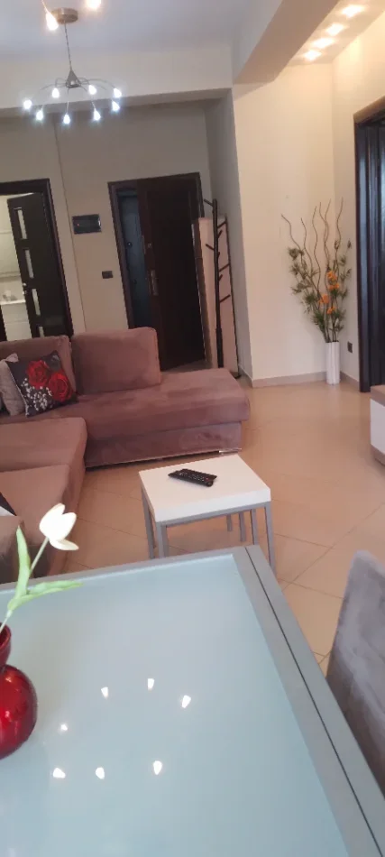 Tirane, jepet me qera apartament 1+1 Kati 3, 70 m² 600 € (Ibrahim kodra)jo bashkpunim me agjenci.