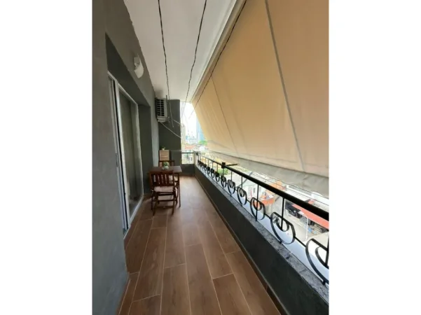 Tirane, jepet me qera apartament 2+1+Ballkon Kati 4, 88 m² 1.000 € 