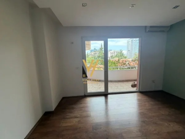 Tirane, jepet me qera zyre Kati 3, 187 m² 3.366 € (BLLOK)