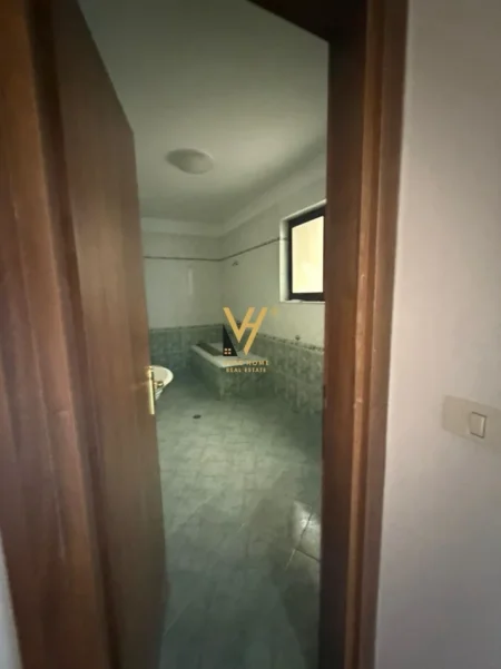 Tirane, jepet me qera zyre Kati 3, 187 m² 3.366 € (BLLOK)