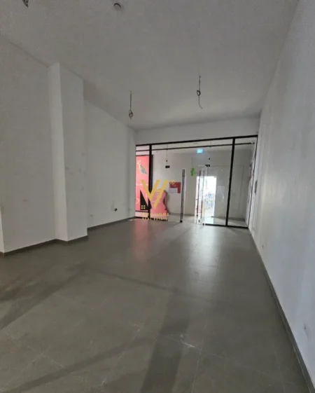 Tirane, jepet me qera ambjent biznesi Kati 0, 62 m² 1.200 € (RRUGA E KAVAJES)