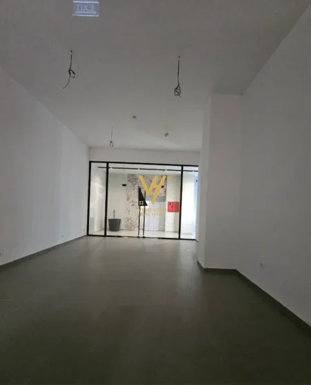 Tirane, jepet me qera ambjent biznesi Kati 0, 62 m² 1.200 € (RRUGA E KAVAJES)