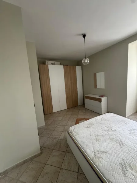 Tirane, jepet me qera apartament 2+1 Kati 2, 85 m² 1.300 € 