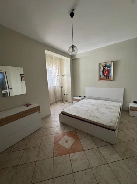 Tirane, jepet me qera apartament 2+1 Kati 2, 85 m² 1.300 € 