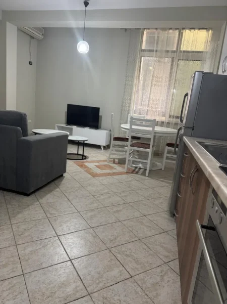 Tirane, jepet me qera apartament 2+1 Kati 2, 85 m² 1.300 € 