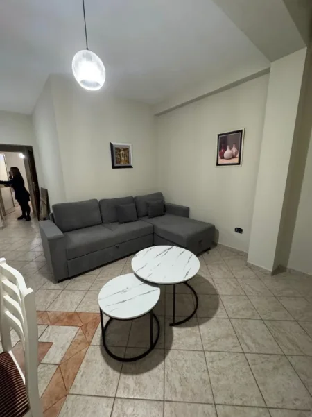 Tirane, jepet me qera apartament 2+1 Kati 2, 85 m² 1.300 € 