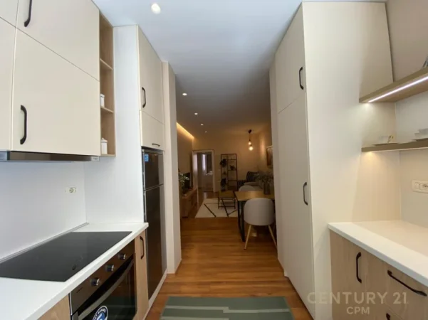 Tirane, jepet me qera apartament 2+1 Kati 2, 78 m² 1.100 € (Ish Blloku)