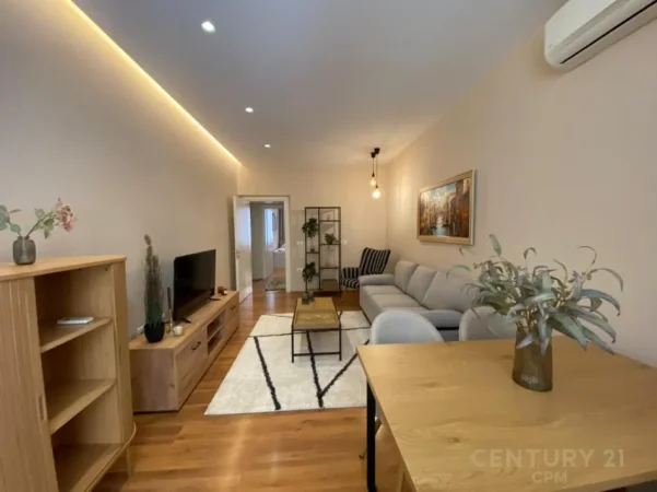 Tirane, jepet me qera apartament 2+1 Kati 2, 78 m² 1.100 € (Ish Blloku)