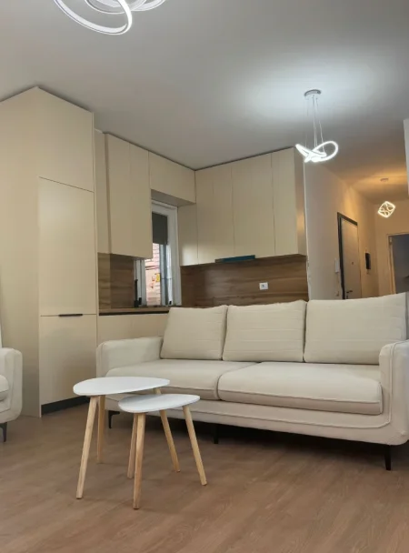 Tirane, jepet me qera apartament 2+1 Kati 7, 95 m² 600 € (Tek mbikalimi i Paskuqanit)