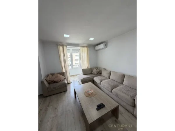 Tirane, jepet me qera apartament 2+1 Kati 5, 78 m² 700 € (Qender Tiran)