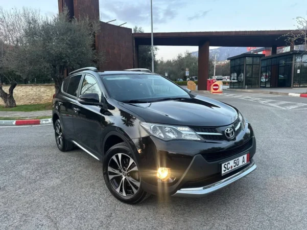 Tirane, shes SUV TOYOTA RAV 4 2.2 Nafte EDITION-S MODEL 2015 Nafte, e zeze automatik Klima