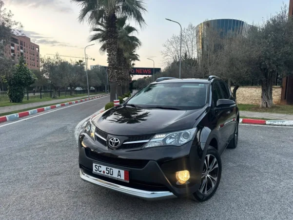 Tirane, shes SUV TOYOTA RAV 4 2.2 Nafte EDITION-S MODEL 2015 Nafte, e zeze automatik Klima