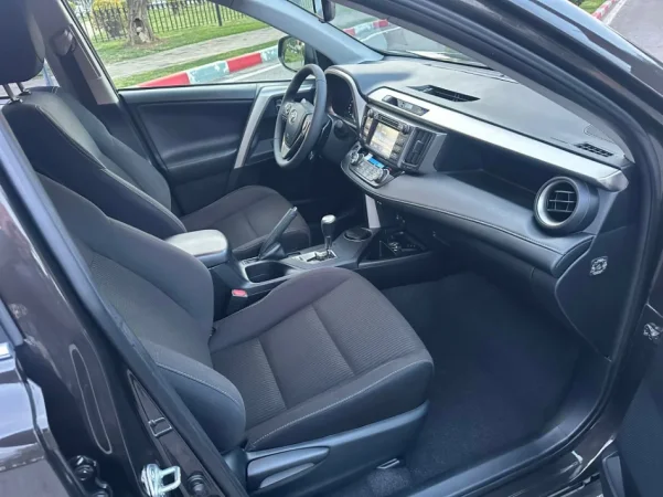 Tirane, shes SUV TOYOTA RAV 4 2.2 Nafte EDITION-S MODEL 2015 Nafte, e zeze automatik Klima