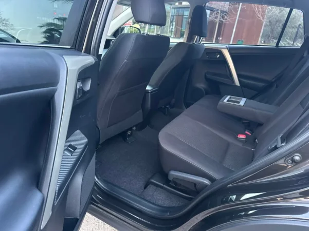 Tirane, shes SUV TOYOTA RAV 4 2.2 Nafte EDITION-S MODEL 2015 Nafte, e zeze automatik Klima