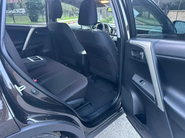 Tirane, shes SUV TOYOTA RAV 4 2.2 Nafte EDITION-S MODEL 2015 Nafte, e zeze automatik Klima