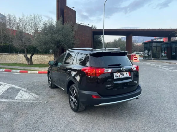 Tirane, shes SUV TOYOTA RAV 4 2.2 Nafte EDITION-S MODEL 2015 Nafte, e zeze automatik Klima