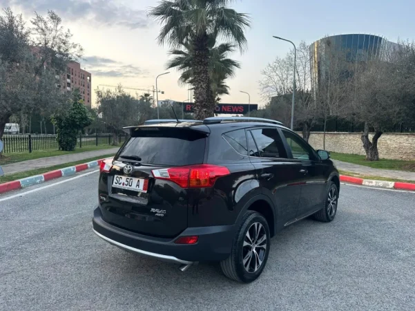 Tirane, shes SUV TOYOTA RAV 4 2.2 Nafte EDITION-S MODEL 2015 Nafte, e zeze automatik Klima