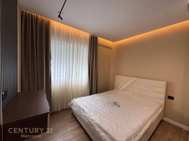 Tirane, jepet me qera apartament 2+1 Kati 3, 83 m² 750 € (Xhamllik)