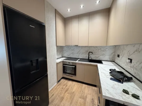 Tirane, jepet me qera apartament 2+1 Kati 3, 83 m² 750 € (Xhamllik)