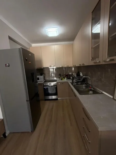 Tirane, jepet me qera apartament 2+1 Kati 5, 80 m² 750 € (Rruga e Durrësit)