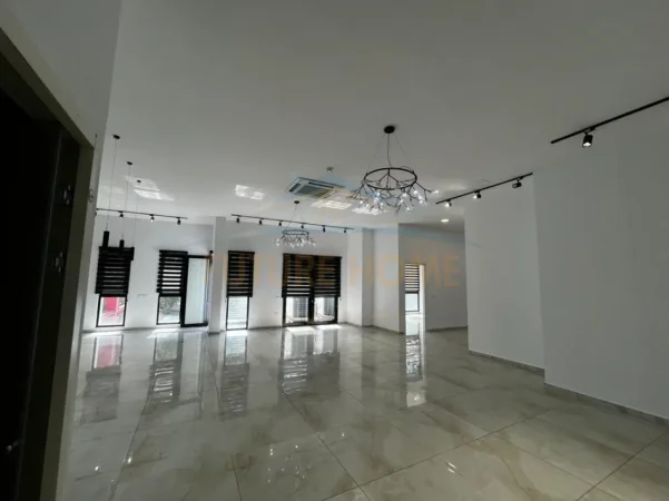 Tirane, jepet me qera ambjent biznesi Kati 1, 250 m² 3.200 € (Rruga e Dibres)