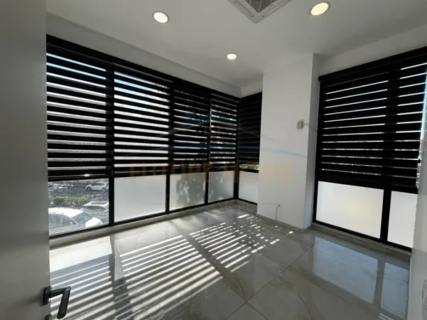 Tirane, jepet me qera ambjent biznesi Kati 1, 250 m² 3.200 € (Rruga e Dibres)