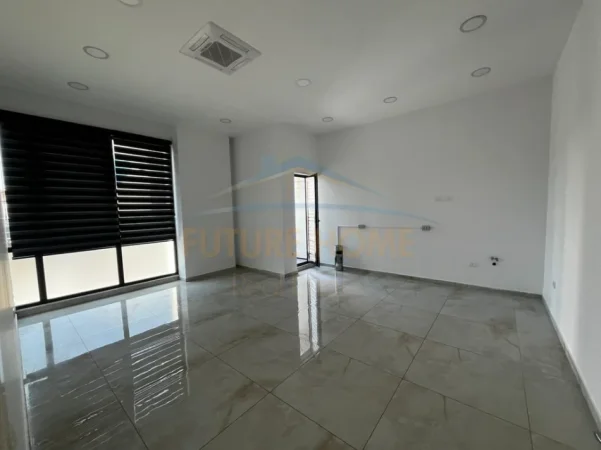 Tirane, jepet me qera ambjent biznesi Kati 1, 250 m² 3.200 € (Rruga e Dibres)