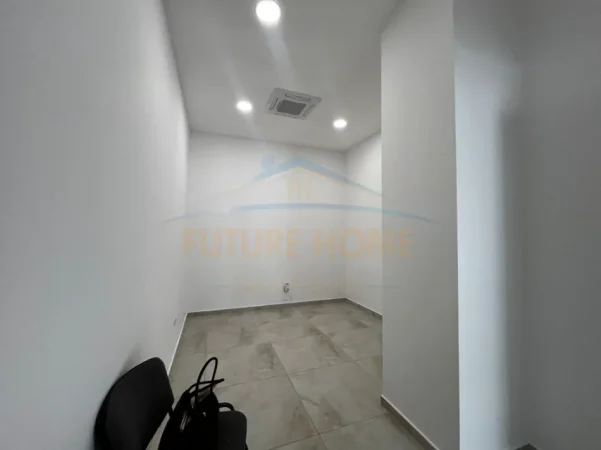 Tirane, jepet me qera ambjent biznesi Kati 1, 250 m² 3.200 € (Rruga e Dibres)
