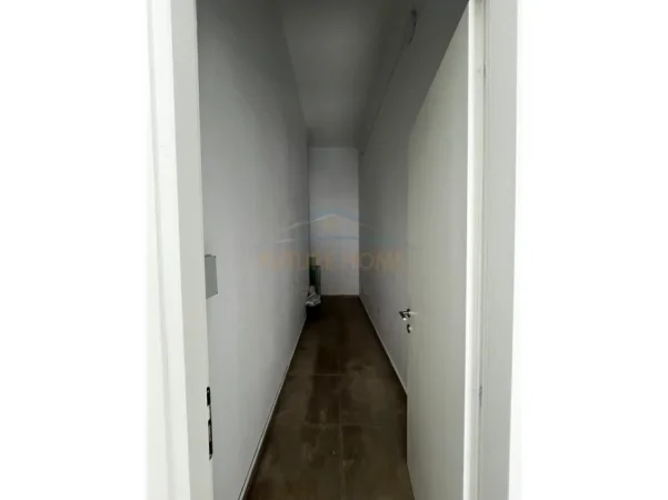 Tirane, jepet me qera ambjent biznesi Kati 1, 250 m² 3.200 € (Rruga e Dibres)