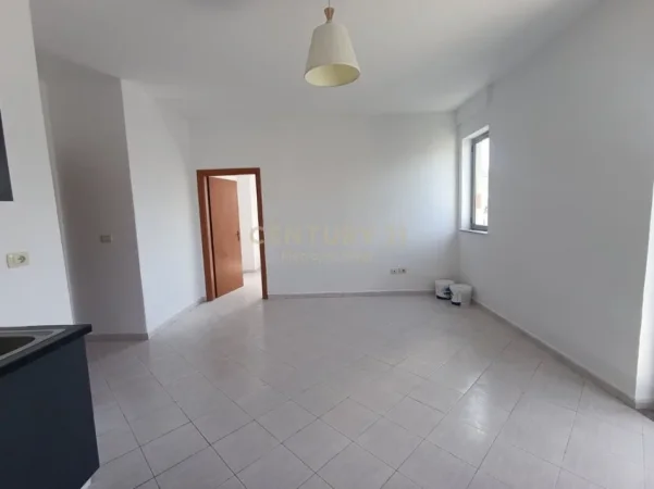 Tirane, jepet me qera 1+1 Kati 8, 62 m² 300 € (Astir)