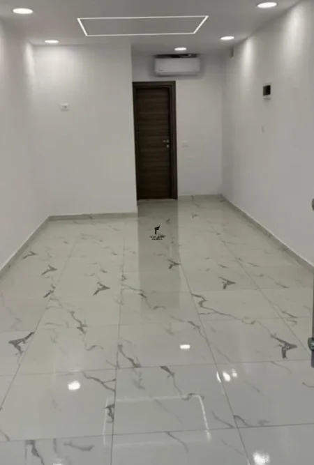 Tirane, jepet me qera dyqan Kati 0, 20 m² 400 € (RRUGA E DURRESIT)