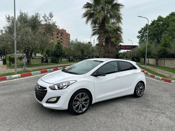 Tirane, shes makine HYUNDAI I30 FULLOPTION PANORAMA 1.6 Nafte, e bardhë automatik Klima