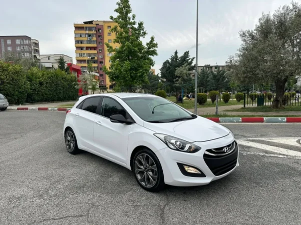Tirane, shes makine HYUNDAI I30 FULLOPTION PANORAMA 1.6 Nafte, e bardhë automatik Klima