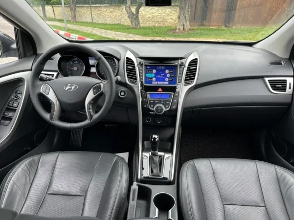 Tirane, shes makine HYUNDAI I30 FULLOPTION PANORAMA 1.6 Nafte, e bardhë automatik Klima