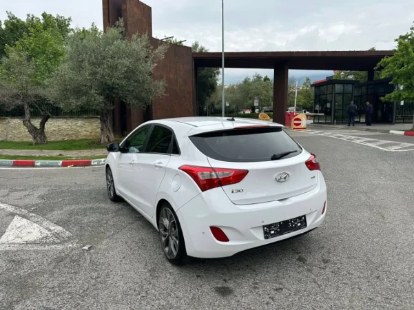 Tirane, shes makine HYUNDAI I30 FULLOPTION PANORAMA 1.6 Nafte, e bardhë automatik Klima